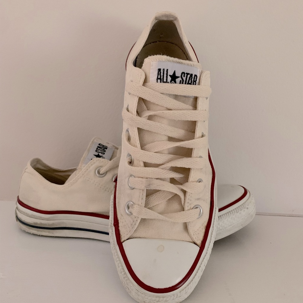 Converse Chuck Taylor All Star Low Top Sneakers, Cream, Women’s Sz 9/ Men’s Sz 7